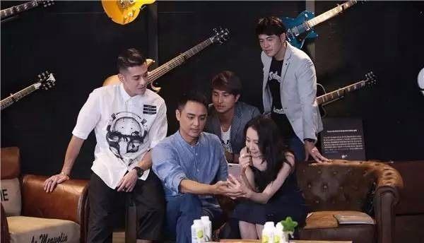 明道在节目里和王鸥大肆秀恩爱、搞暧昧<strong>李诗翔</strong>，他的现实女友会怎么想？