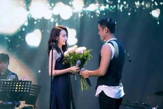 明道在节目里和王鸥大肆秀恩爱、搞暧昧<strong>李诗翔</strong>，他的现实女友会怎么想？