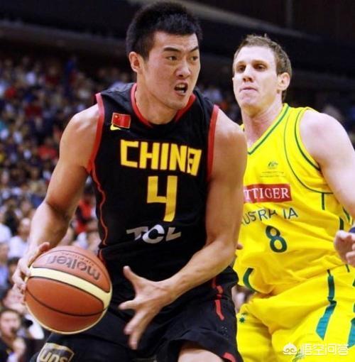 退役后成为易建联薪火训练营教练<strong>许楚辉</strong>，男篮名宿丁锦辉的薪水有多少？