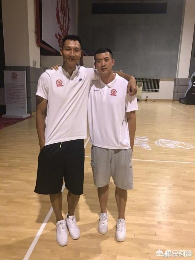 加入阿联训练营<strong>许楚辉</strong>，名宿丁锦辉一年能从易建联身上赚到多少钱？