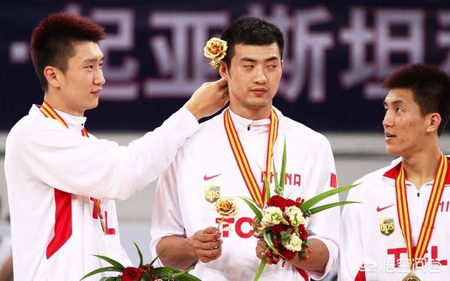 退役后成为易建联薪火训练营教练<strong>许楚辉</strong>，男篮名宿丁锦辉的薪水有多少？