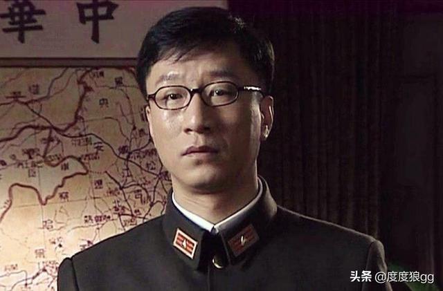 《潜伏》电视剧里<strong>王庆莲</strong>，为什么天津站的高层里面只有余则成会偶尔穿军装？