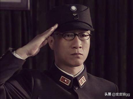 《潜伏》电视剧里，为什么天津站的高层里面只有余则成会偶尔穿军装？
