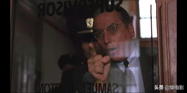 《肖申克的救赎》中<strong>张安迪</strong>，为什么安迪冒着被关禁闭也要放一首音乐？这么做有什么目的？