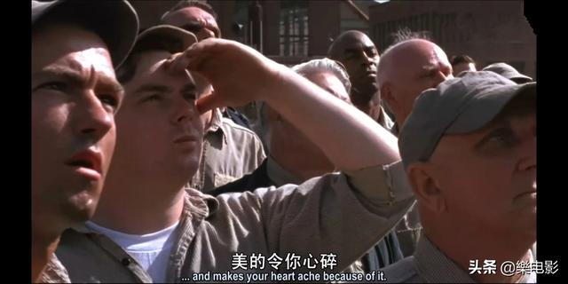 《肖申克的救赎》中<strong>张安迪</strong>，为什么安迪冒着被关禁闭也要放一首音乐？这么做有什么目的？