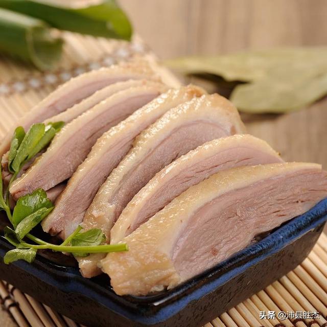 去南京旅游早餐吃什么<strong>古都早餐</strong>，鸭血粉丝汤如何？