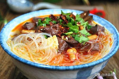 去南京旅游早餐吃什么<strong>古都早餐</strong>，鸭血粉丝汤如何？