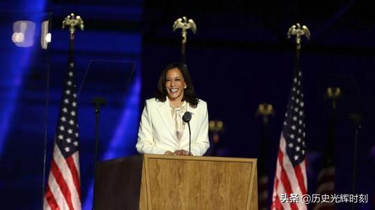 美国副总统贺锦丽为何到今天仍不辞去加州参议员一职<strong>索宝利</strong>，她担心什么？