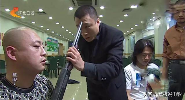 电视剧《征服》里面刘华强为什么敢把枪给封彪<strong>谢金彪</strong>，他不怕封彪真的开枪吗？