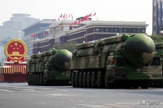 核战略专家杨承军和媒体人胡锡进关于增加核武的看法哪个更正确<strong>周克军</strong>？