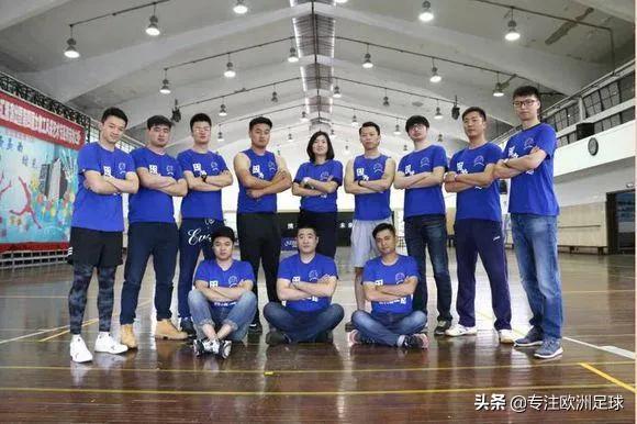 女排张锦文现在干什么<strong></p>
<p>黄锦成</strong>？