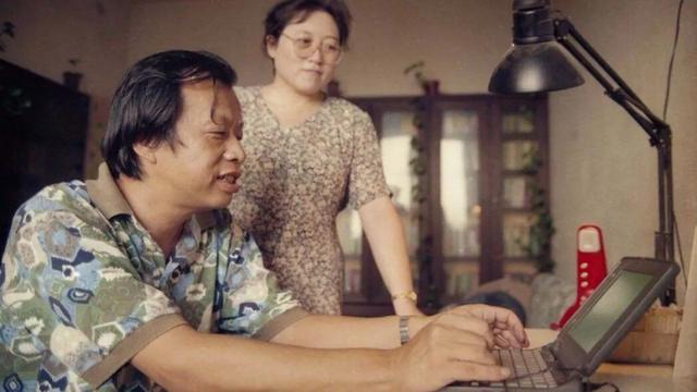 你怎么看王小波和李银河的爱情呢<strong></p>
<p>李小波</strong>？