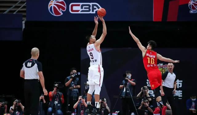 央视直播，广东宏远VS浙江男篮争取三连胜，替补能否硬起来？