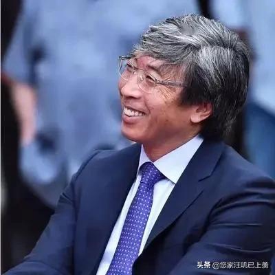 如何看待头条一堆人谴责华人首富黄馨祥入美国籍<strong></p>
<p>李诗翔</strong>，捐款美国的事？