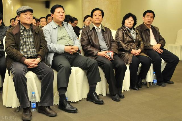 自媒体账号上的文章可让后代继承、自媒体账号能转让给下一代吗<strong></p>
<p>万合互娱</strong>？