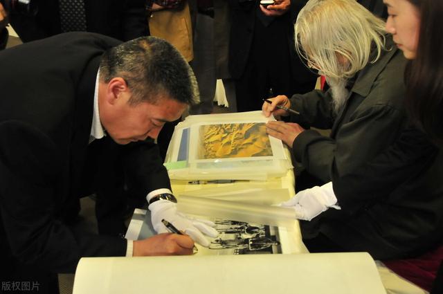 自媒体账号上的文章可让后代继承、自媒体账号能转让给下一代吗<strong></p>
<p>万合互娱</strong>？