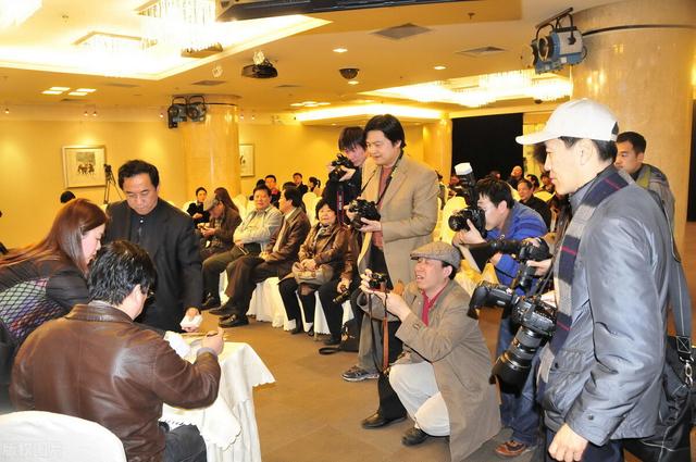 自媒体账号上的文章可让后代继承、自媒体账号能转让给下一代吗<strong></p>
<p>万合互娱</strong>？