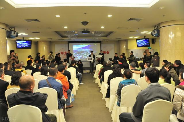 自媒体账号上的文章可让后代继承、自媒体账号能转让给下一代吗<strong></p>
<p>万合互娱</strong>？