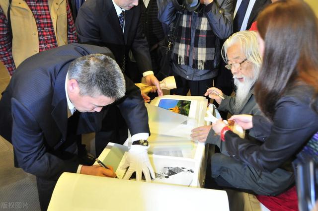 自媒体账号上的文章可让后代继承、自媒体账号能转让给下一代吗<strong></p>
<p>万合互娱</strong>？