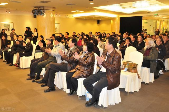 自媒体账号上的文章可让后代继承、自媒体账号能转让给下一代吗<strong></p>
<p>万合互娱</strong>？