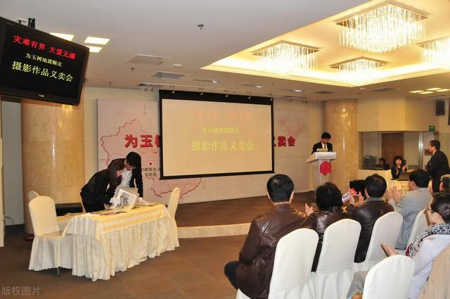 自媒体账号上的文章可让后代继承、自媒体账号能转让给下一代吗<strong></p>
<p>万合互娱</strong>？