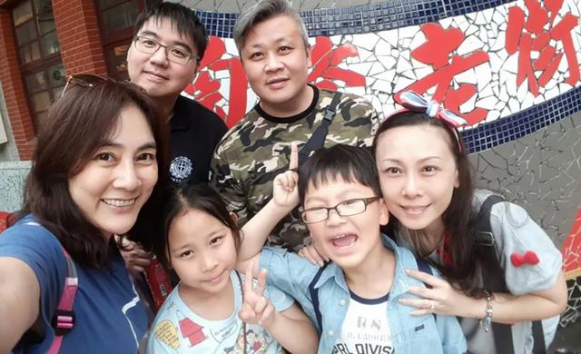 还有人记得“十二大美女”这个组合吗<strong></p>
<p>潘霄燕</strong>，她们现在都在干嘛？