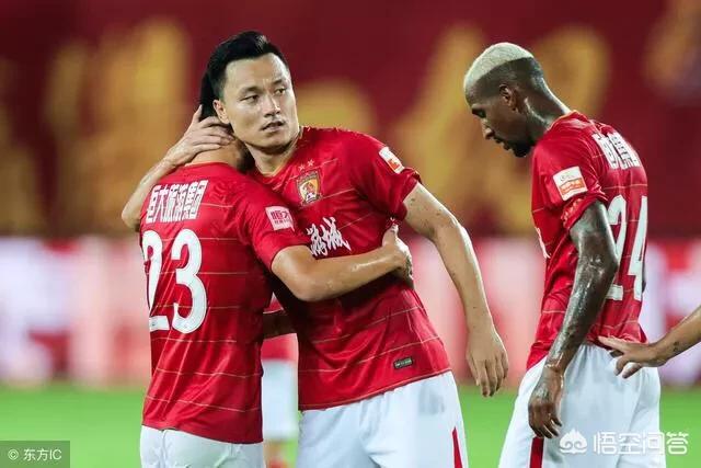 广州恒大发布战上港海报，郜林带球冲向火神杯，上港球员失望的躺在他脚下，对此你怎么看？