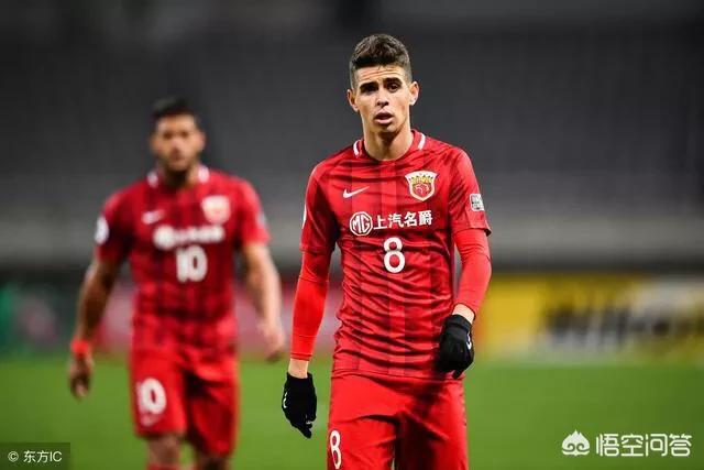 广州恒大发布战上港海报<strong></p>
<p>武琳琳</strong>，郜林带球冲向火神杯，上港球员失望的躺在他脚下，对此你怎么看？