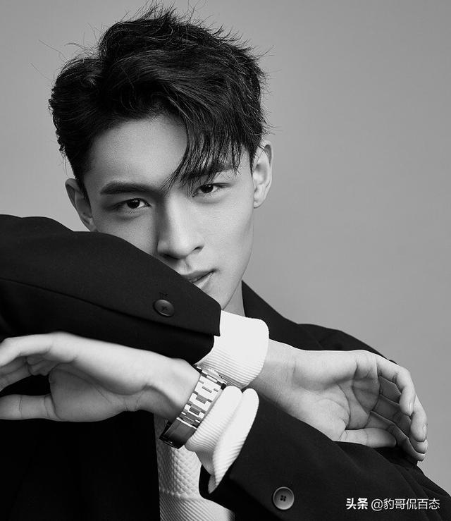 德云社中秦霄贤到底多有钱<strong></p>
<p>秦凯旋</strong>？