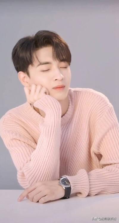 德云社中秦霄贤到底多有钱<strong></p>
<p>秦凯旋</strong>？