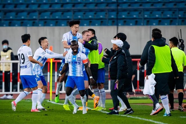 中超联赛各家俱乐部老板都是做什么买卖的<strong></p>
<p>天津泰达投资控股有限公司</strong>？谁最有钱？