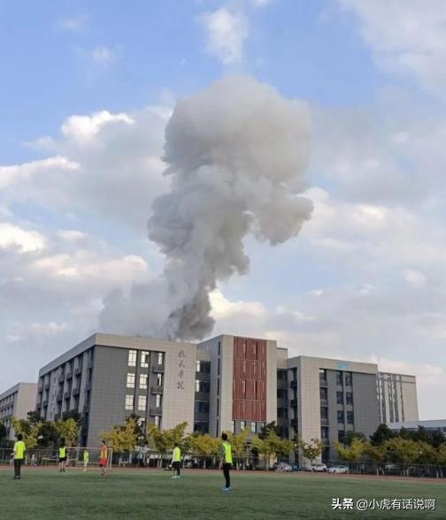 南航大实验室共有三次爆响,什么原因造成的<strong></p>
<p>玩蟹科技</strong>？受害者该如何赔偿？