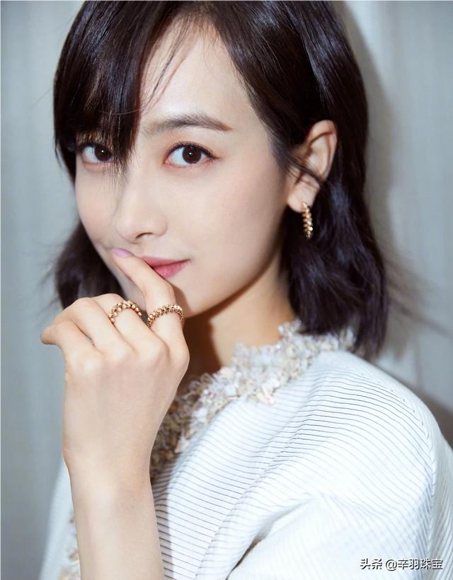 情人节到了<strong></p>
<p>爱是唯一珠宝</strong>，送珠宝好吗？