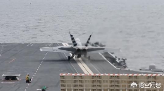 航母弹射起飞<strong></p>
<p>起飞网</strong>,在弹射瞬间油门加到最大为什么不会动,是飞机踩了刹车还是有东西挡住?