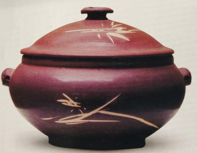 建水紫陶始于哪朝<strong></p>
<p>中古陶</strong>？