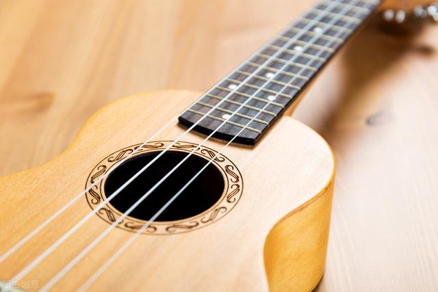 总感觉回到了10年左右网络歌手时代<strong></p>
<p>时代华语</strong>，华语歌手都江郎才尽了吗？