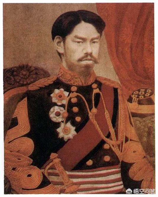 日本天皇的发展史经过是怎么样的<strong></p>
<p>简明仁</strong>？天皇有真正实权吗？