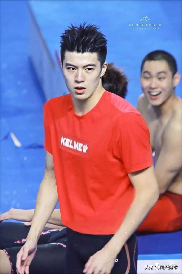 发现游泳队小鲜肉一枚，颜值不输宁泽涛，孙杨小师弟张翼祥<strong></p>
<p>李天昆</strong>。谁有他的资料和图片吗？