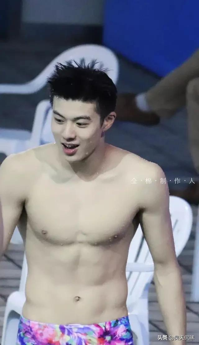 发现游泳队小鲜肉一枚，颜值不输宁泽涛，孙杨小师弟张翼祥<strong></p>
<p>李天昆</strong>。谁有他的资料和图片吗？