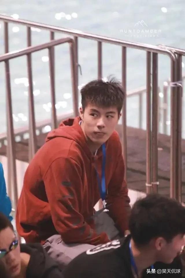 发现游泳队小鲜肉一枚，颜值不输宁泽涛，孙杨小师弟张翼祥<strong></p>
<p>李天昆</strong>。谁有他的资料和图片吗？