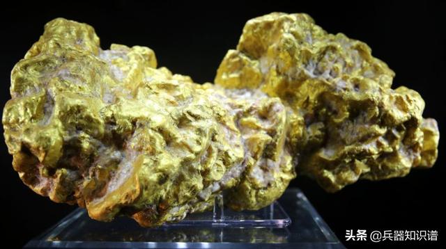 下井挖金矿的工人<strong></p>
<p>莱州市瑞海矿业有限公司</strong>,会偷偷带走一小块吗?