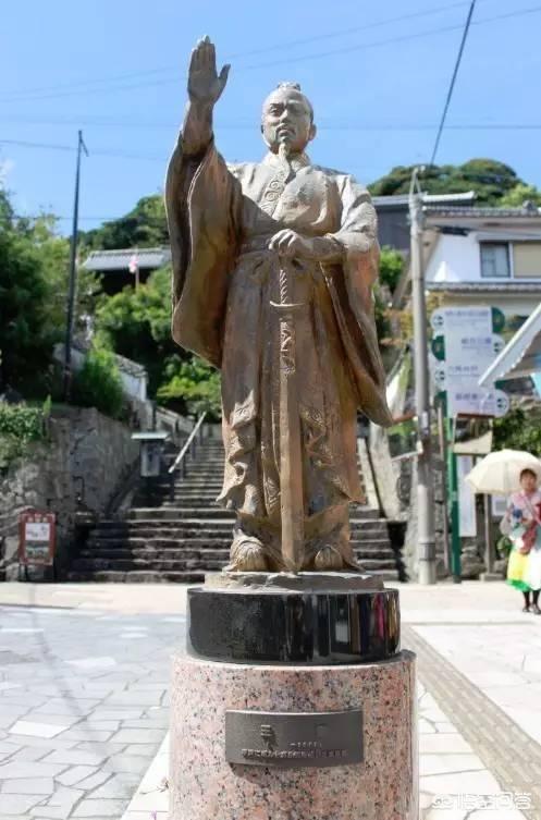 《海贼王》957话漫画<strong></p>
<p>王钧</strong>，提到3个强力海贼，分别叫王直，约翰和银斧，是怎么回事呢？