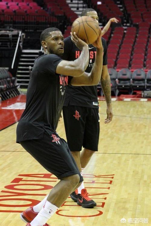 砍下33分的火箭新援乔约翰逊<strong></p>
<p>乔青山</strong>,鹰王坠落到火箭崛起,究竟发生了什么?