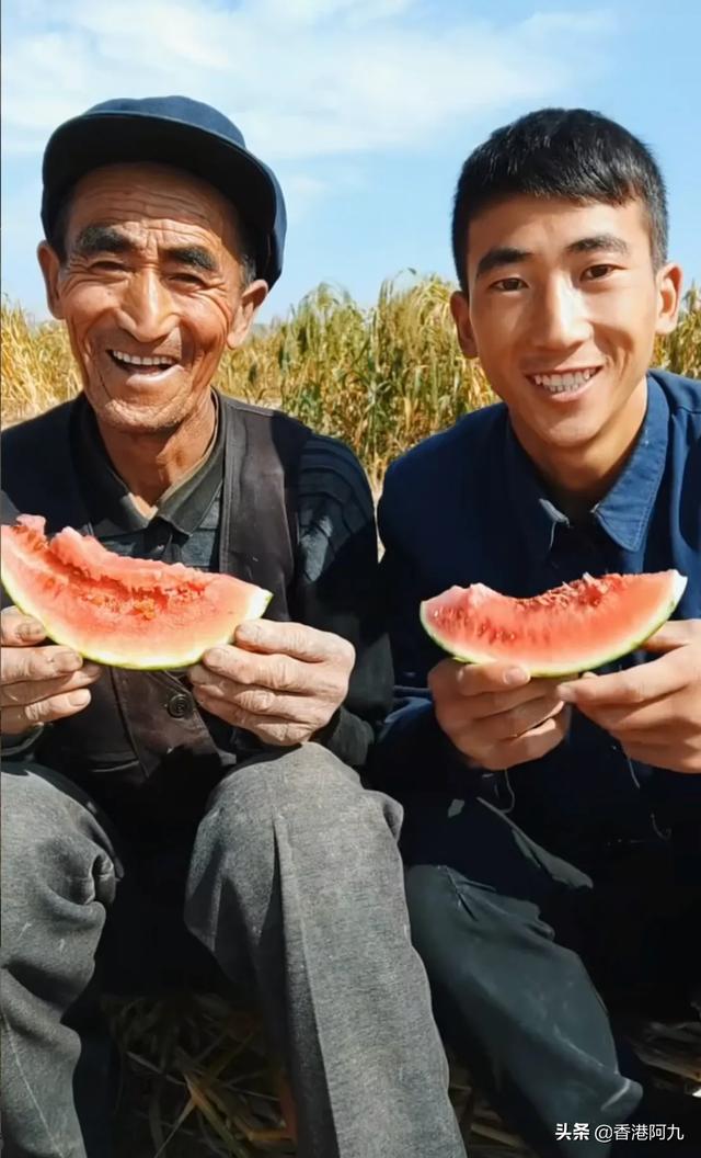 网红张宝军收入惊人<strong></p>
<p>周克军</strong>,可他和父母为啥直播还穿破棉袄,住破窑洞?