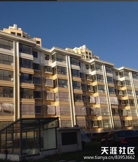 威海豪业圣迪西邻<strong></p>
<p>威海豪业电影城</strong>，多层带草厦送阁楼，82平42.5万，顶账直签房