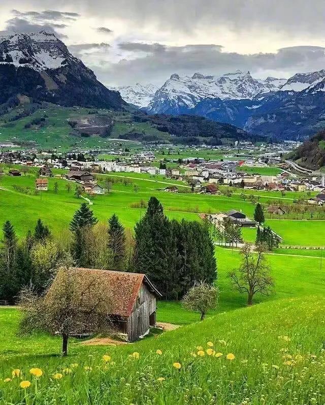 瑞士是一个怎样的国家<strong></p>
<p>英肯</strong>？