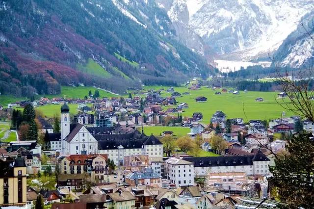 瑞士是一个怎样的国家<strong></p>
<p>英肯</strong>？