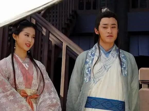 天龙八部中崔百泉回忆中的两个在研究凌波微步的人到底是谁？