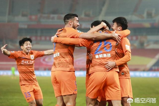 佩莱尼首秀进球<strong></p>
<p>艾玛尼</strong>，金敬道庆祝造最萌身高差，空霸弯下腰才被抱到，这是团结的气氛吗？