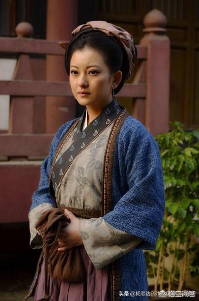 怎样赏析《唐诗三百首》中杜甫写给妻子的经典情诗《月夜》<strong></p>
<p>越丽</strong>？